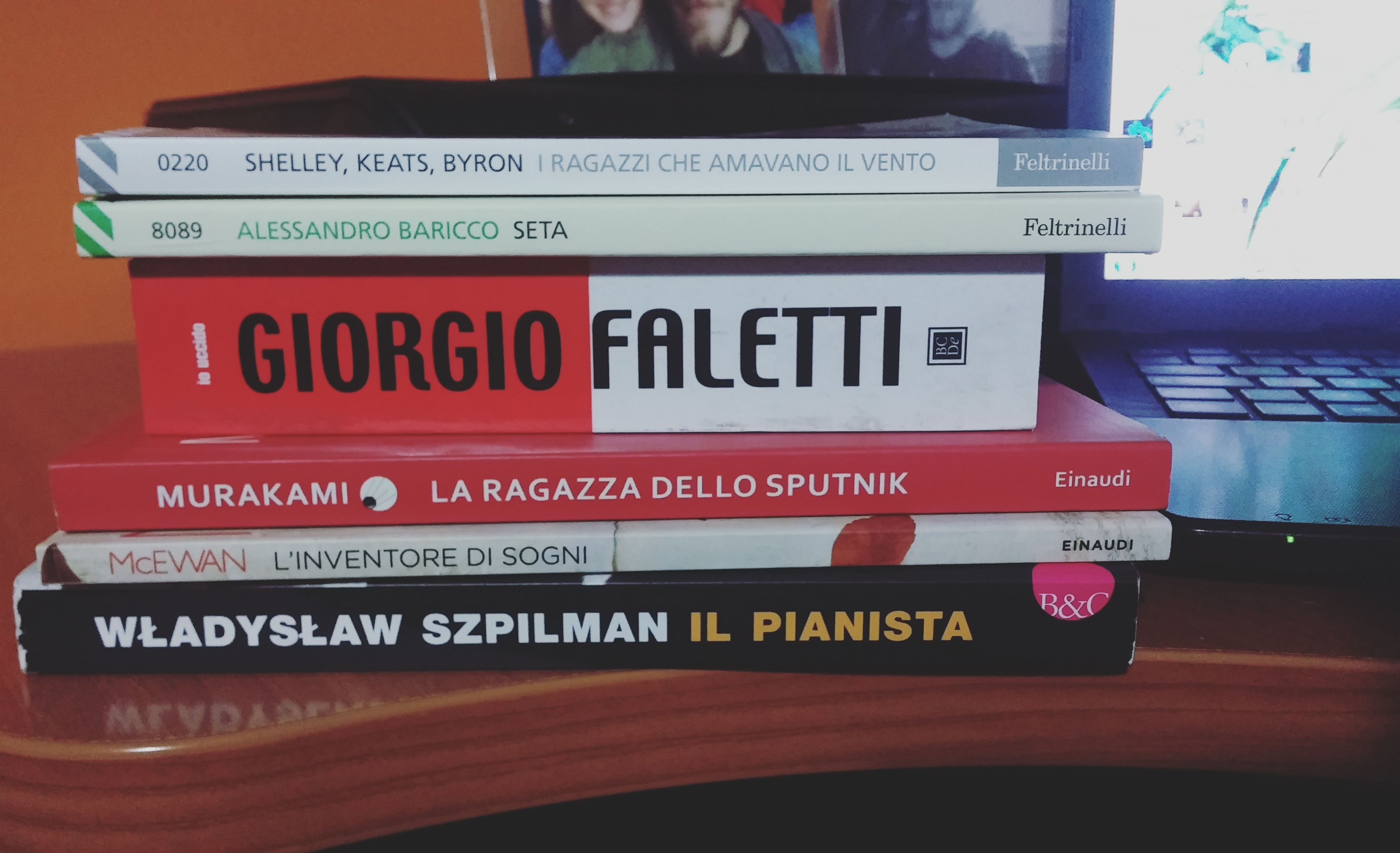 #losguardodavicino: affari e doveri