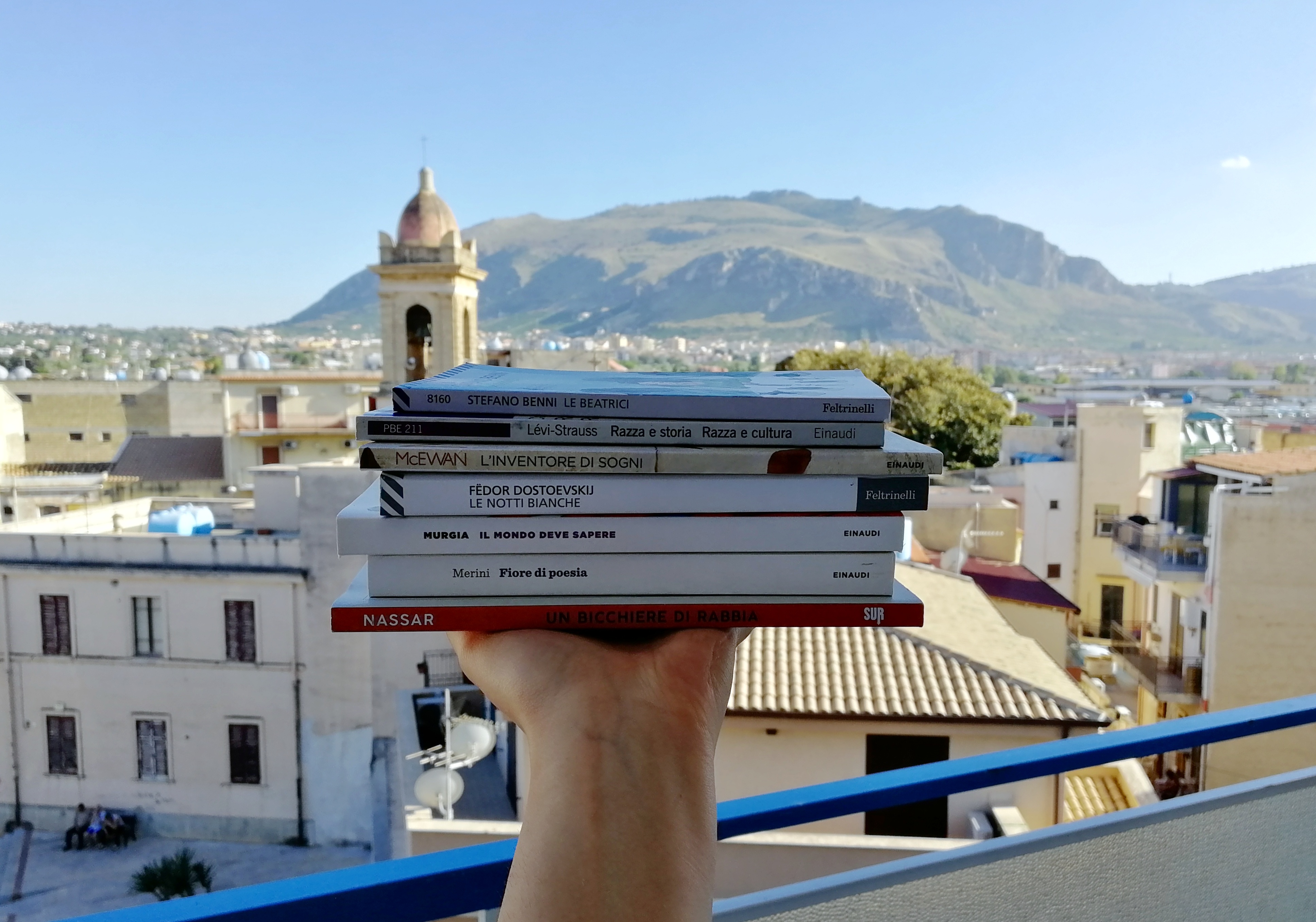 Estate e libri: titoli caldi sotto l’ombrellone